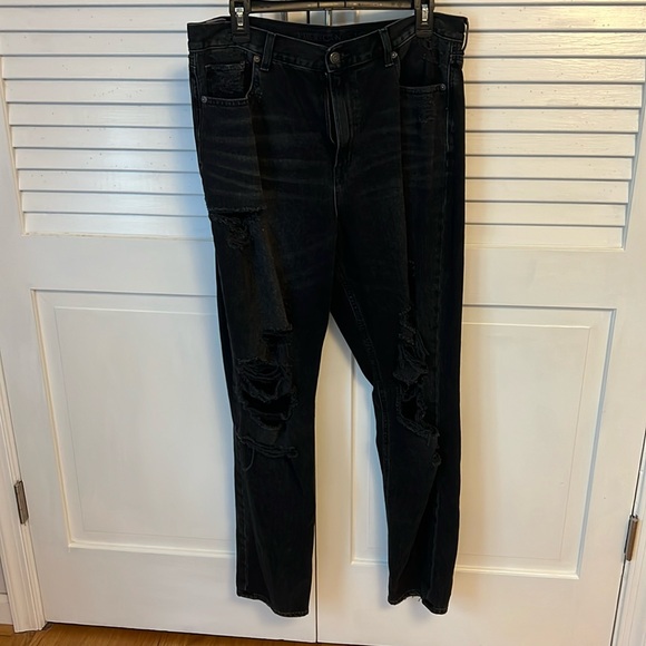 American Eagle Outfitters Denim - American Eagle Mom Jeans Size 14